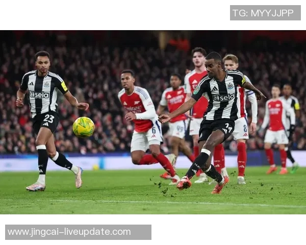 足总杯惊天冷门阿森纳6-2狂胜巴萨引发全场震动