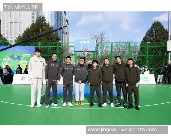 姚明的热血传奇：从篮球场到人生舞台的奋斗与荣耀