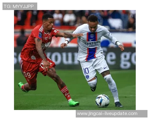 欧联杯激战莱比锡与巴黎圣日耳曼战成平局乌龙球成比赛转折点