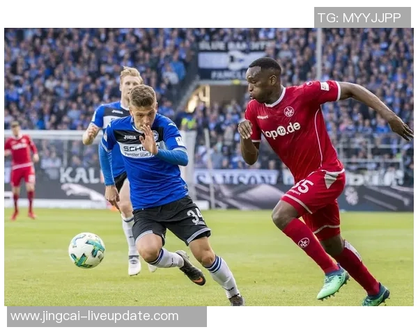 足总杯精彩对决拜仁完胜曼联补时进球点燃全场热情 足总杯精彩对决拜仁完胜曼联补时进球点燃全场热情