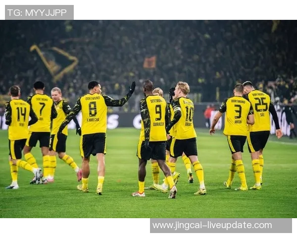 德甲巅峰对决：多特蒙德4-0狂胜拜仁乌龙球成比赛转折点